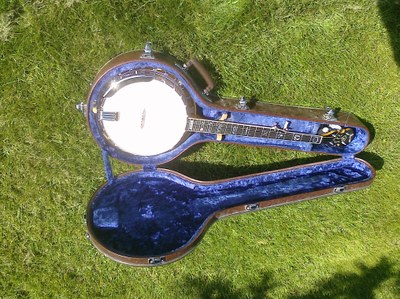 1976 Ibanez Artist Banjo lying in Case 20110911